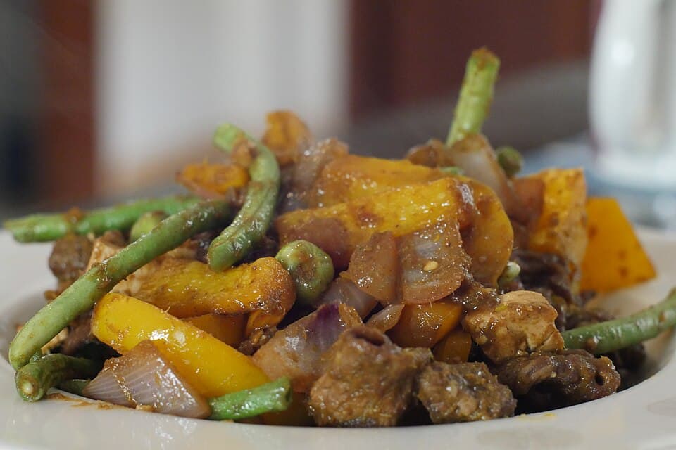 Char Kroeung Sach Ko (Lemongrass Beef Stir-fry)