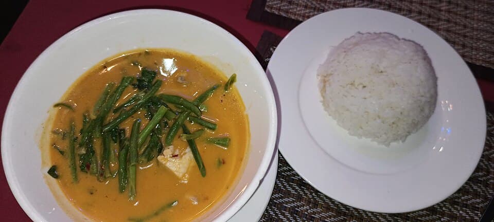 Samlor Machu Trey (Sour Fish Soup)