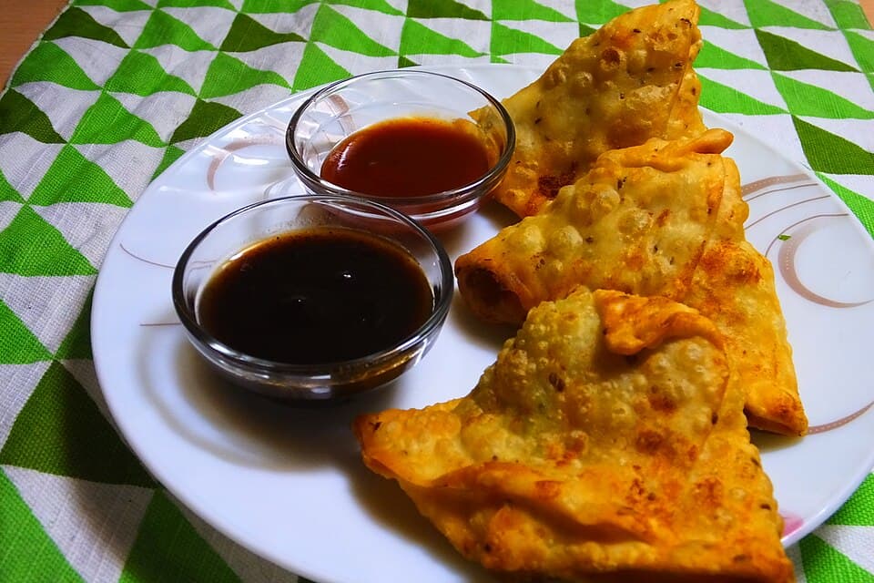 Sambousa (سمبوسة)