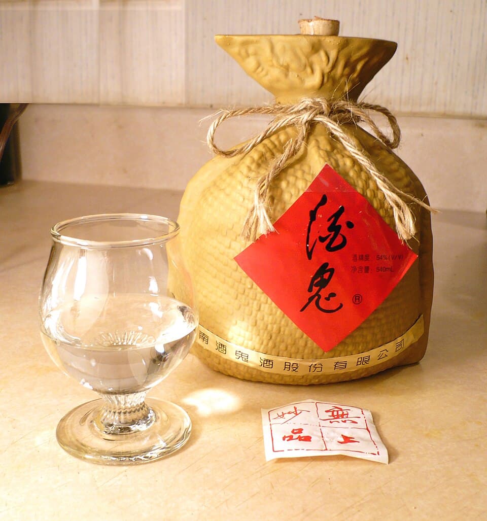白酒 (Báijiǔ) - Baijiu