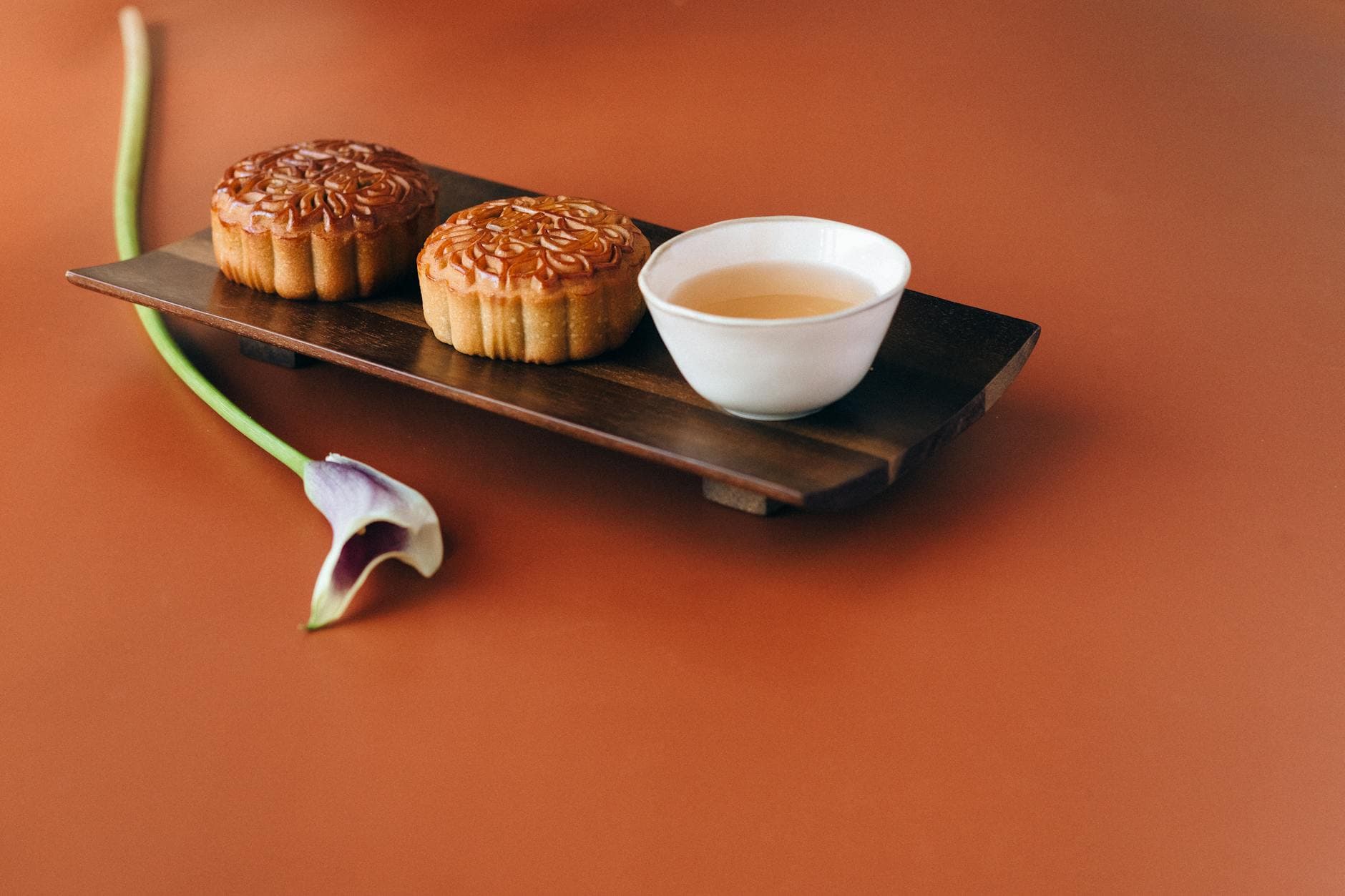 蛋挞 (Dàntǎ) - Egg Tarts