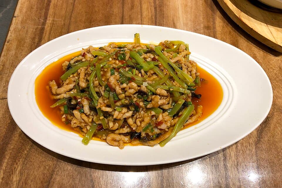 鱼香肉丝 (Yúxiāng Ròusī) - Fish-Fragrant Pork