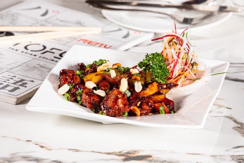宫保鸡丁 (Gōngbǎo Jīdīng) - Kung Pao Chicken