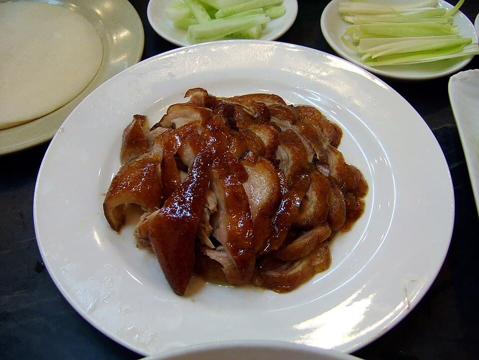北京烤鸭 (Běijīng Kǎoyā) - Peking Duck
