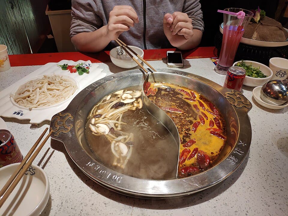 麻辣火锅 (Málà Huǒguō) - Spicy Hot Pot