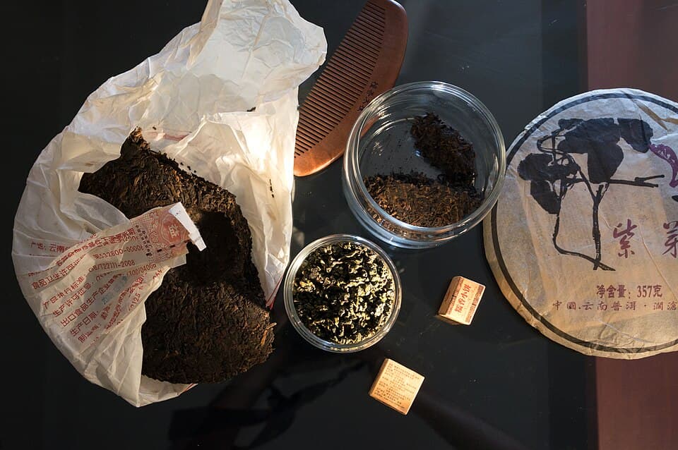 茶 (Chá) - Tea