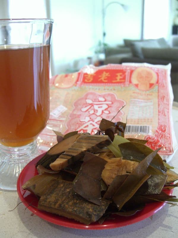 王老吉 (Wánglǎojī) - Wong Lo Kat