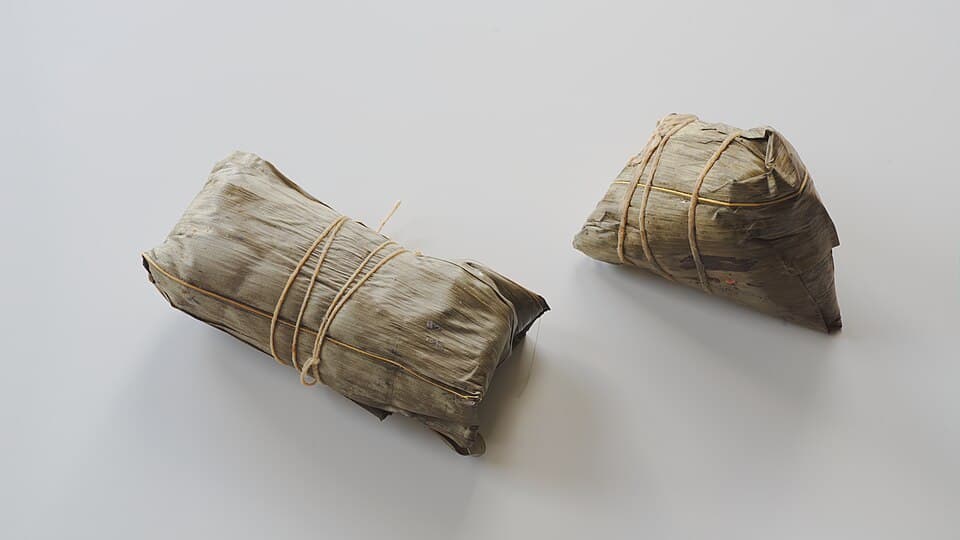 粽子 (Zòngzi) - Sticky Rice Dumplings