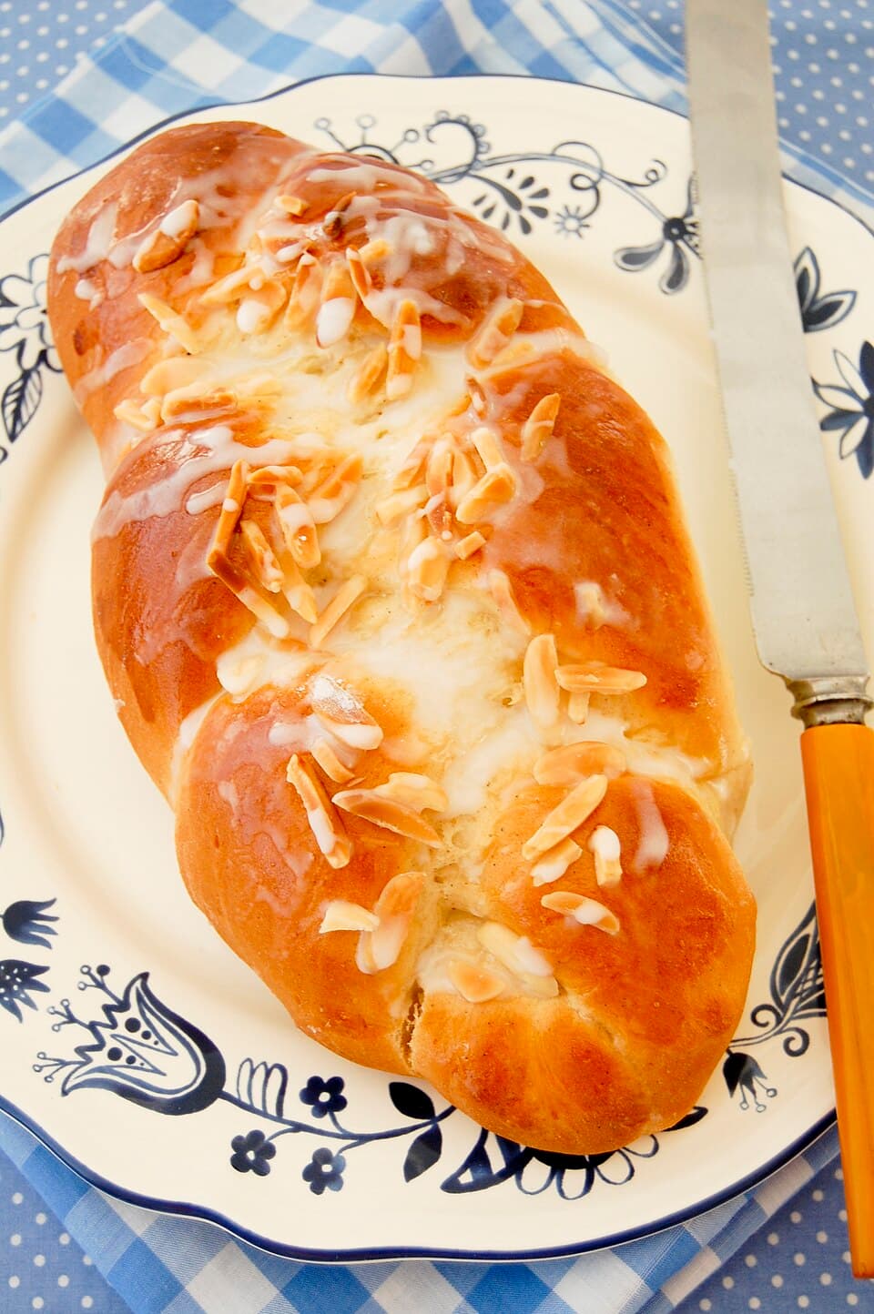 Pulla (Sweet Cardamom Bread)