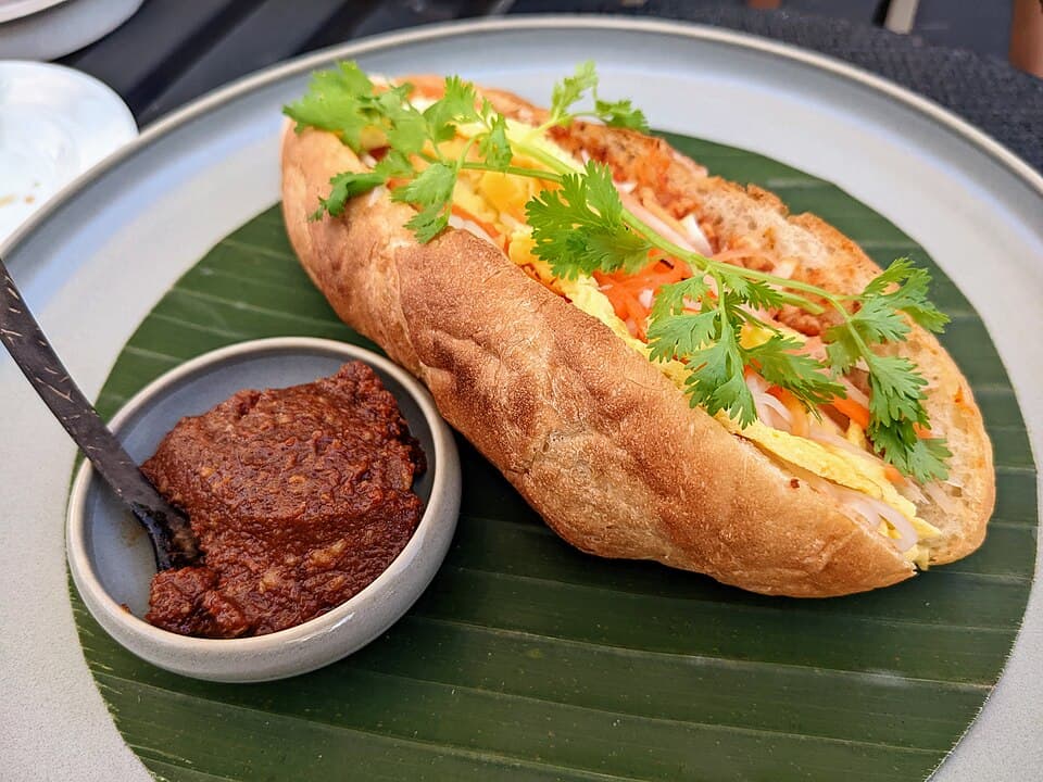 Khao Jee / ເຂົ້າຈີ່ (Lao Baguette Sandwich)