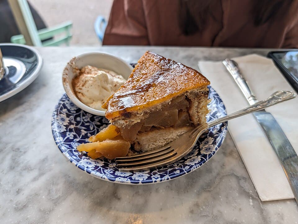 Apple Charlotte (Ābolmaize)