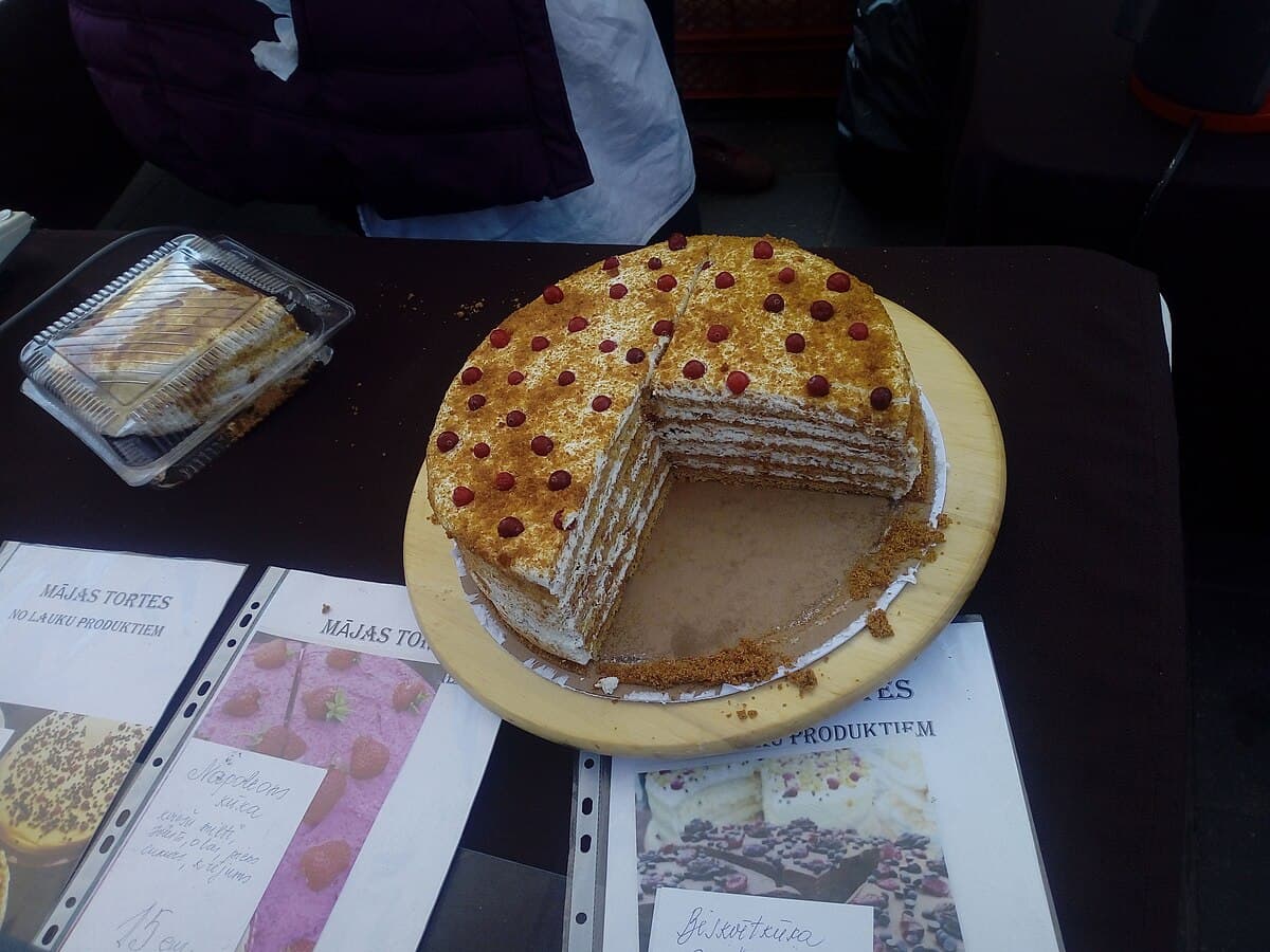 Honey Cake (Medus kūka)