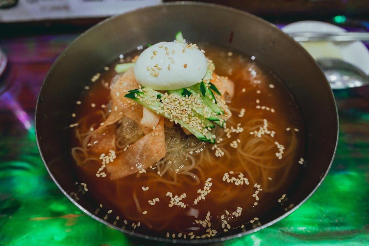 냉면 (Naengmyeon) - Cold Noodles
