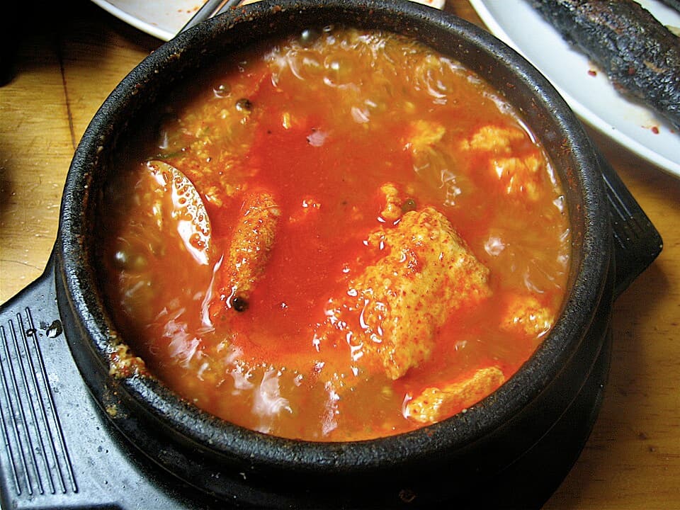 순두부찌개 (Sundubu Jjigae) - Soft Tofu Stew