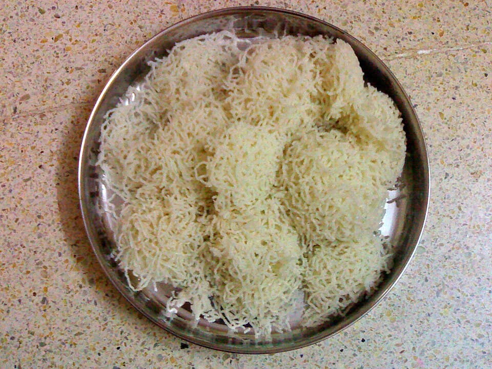 String Hoppers (ඉඳි ආප්ප / Idiyappam)