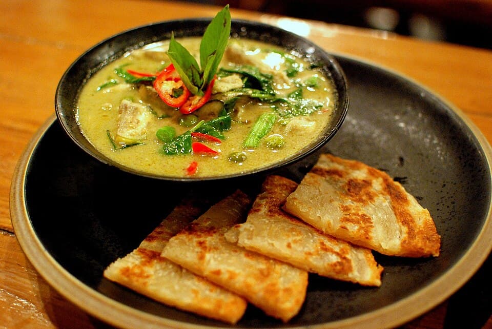 Gaeng Keow Wan Gai (แกงเขียวหวานไก่)