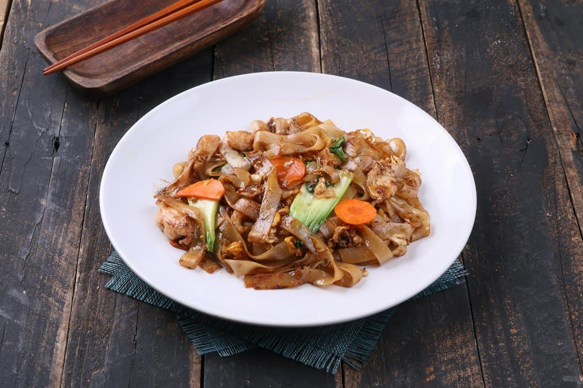 Pad See Ew (ผัดซีอิ๊ว)